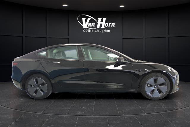 Used 2023 Tesla Model 3 Standard Range image 2