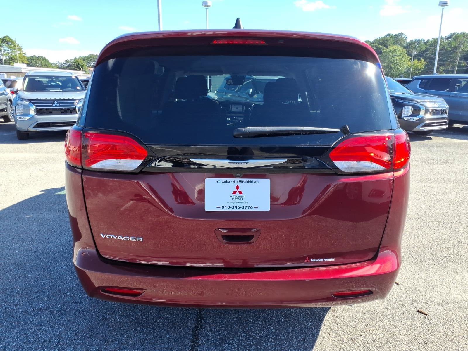 Used 2023 Chrysler Voyager LX FWD image 3