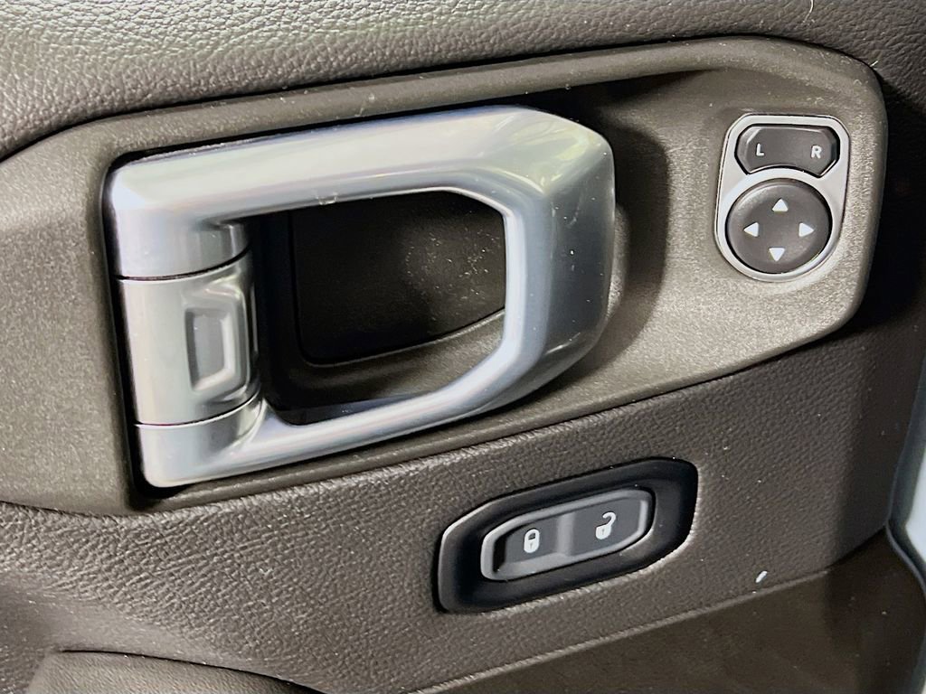 Used 2024 Jeep Wrangler Unlimited Sahara w/ Technology Group image 17