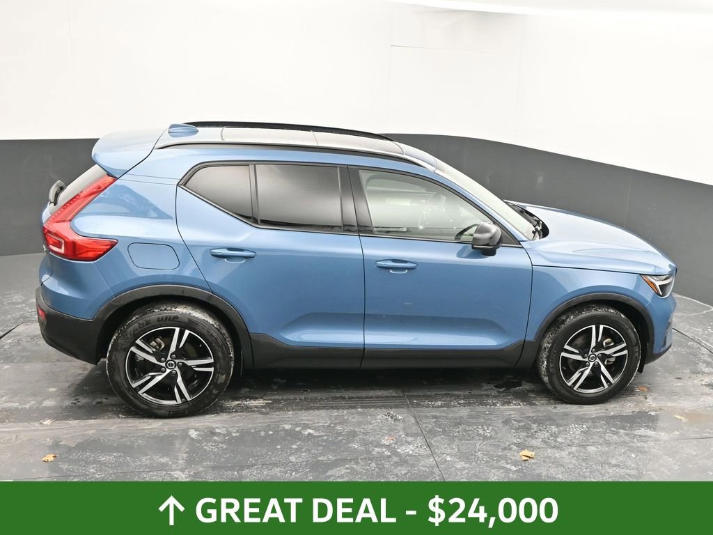 Used 2024 Volvo XC40 B5 Core image 41