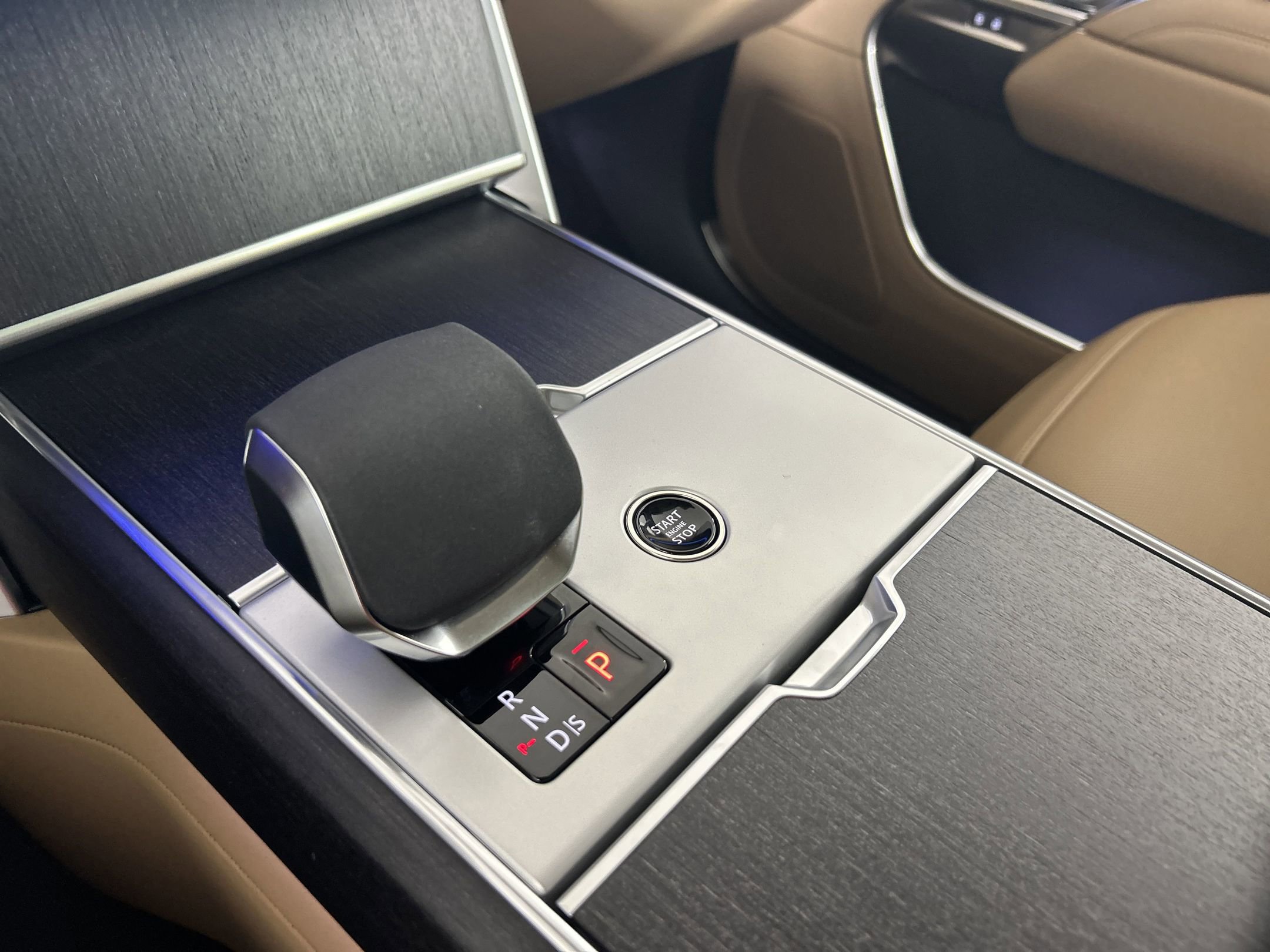 New 2025 Land Rover Range Rover SE image 15
