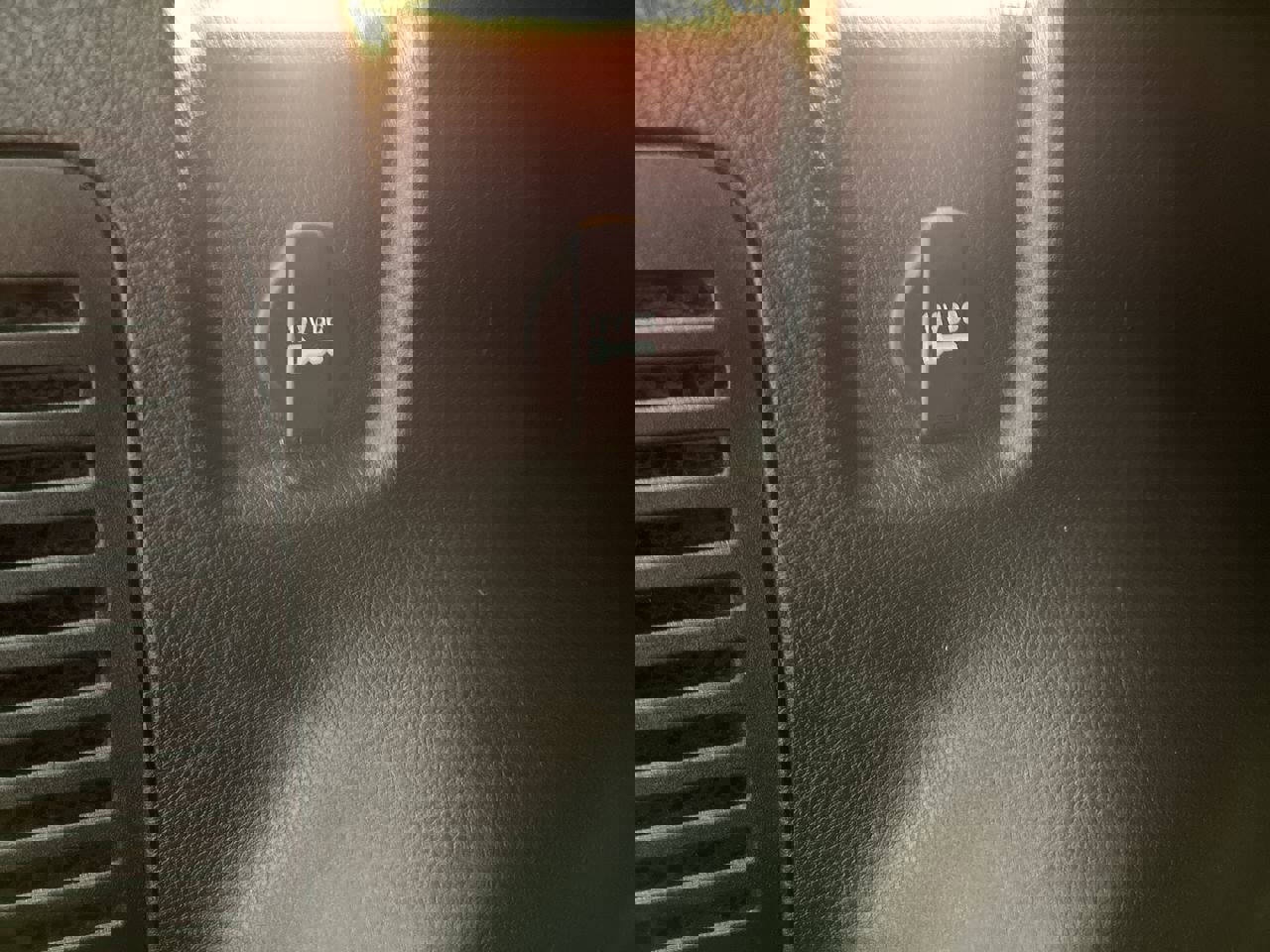 Used 2017 Jeep Renegade Latitude w/ Popular Equipment Group image 27