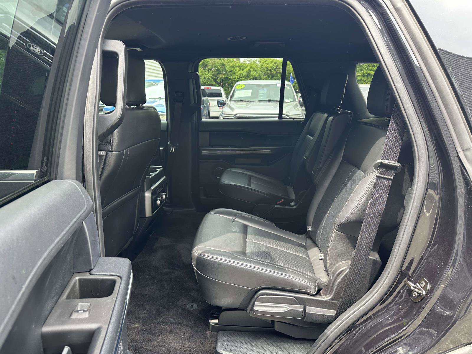 Used 2020 Ford Expedition XLT w/ Black Accent Package AWD/4WD image 14