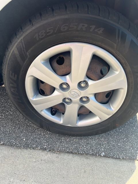 Used 2010 Hyundai Accent GLS image 10