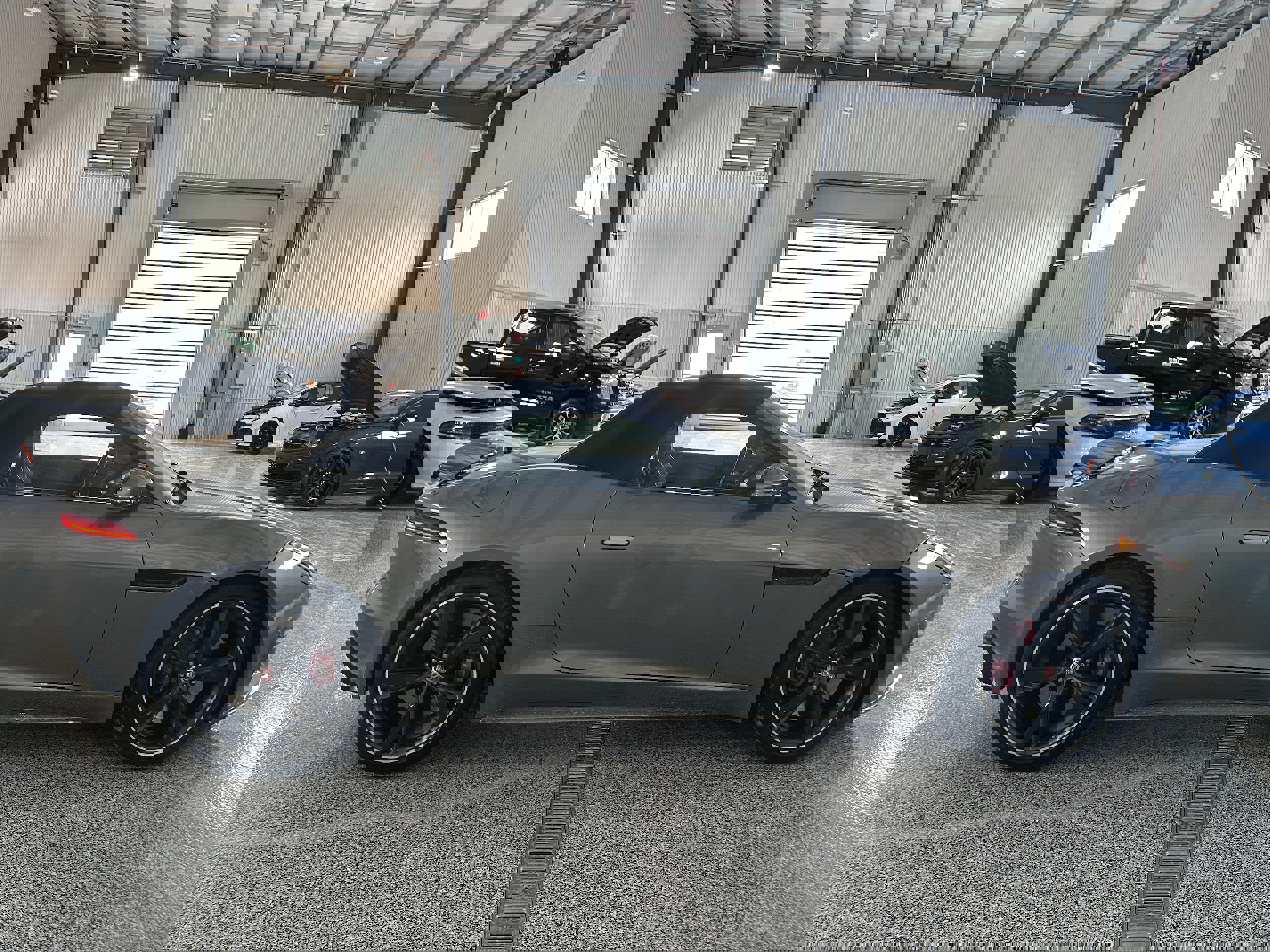 Used 2018 Jaguar F-TYPE R image 12