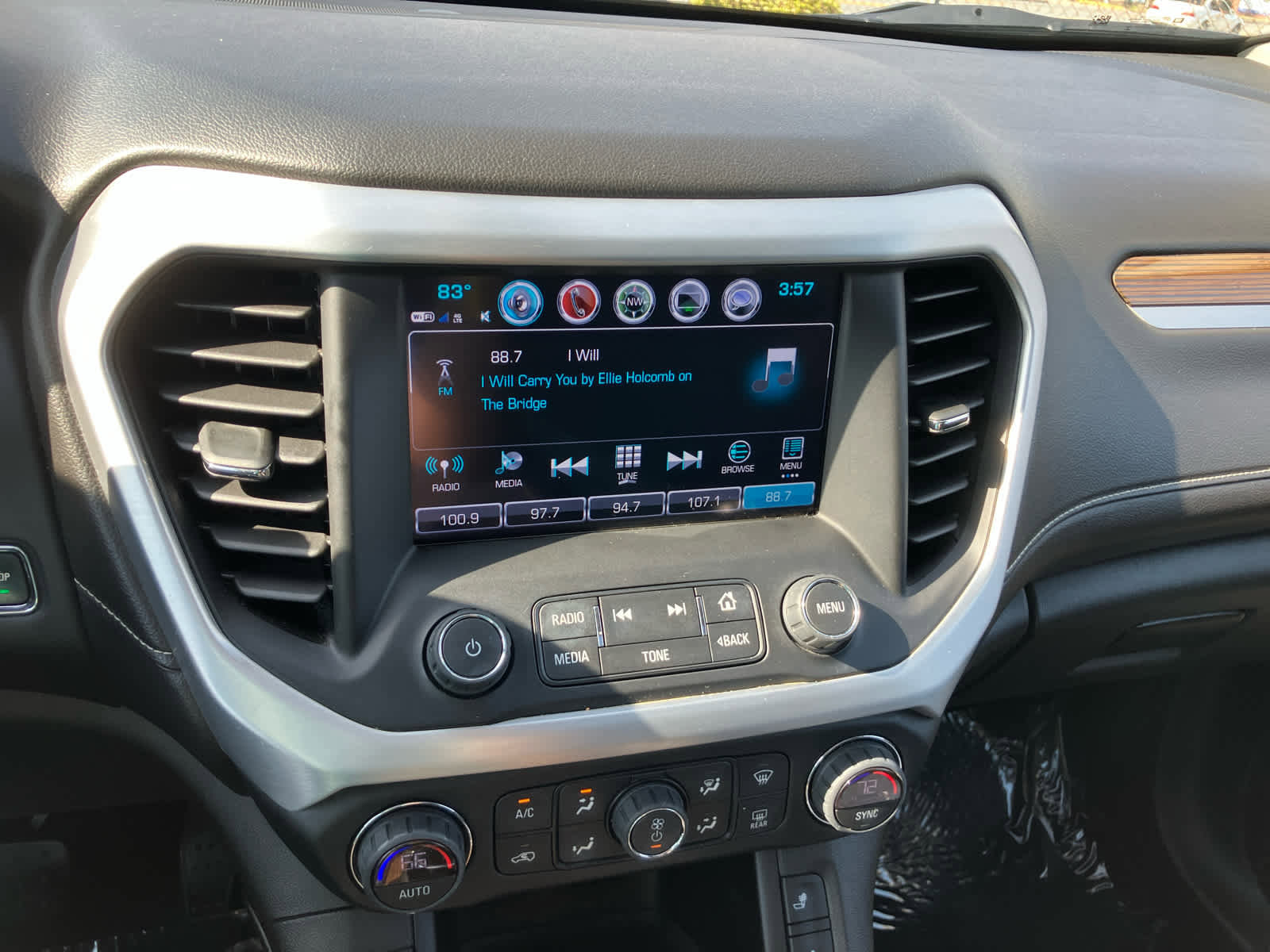 Used 2019 GMC Acadia SLE image 16