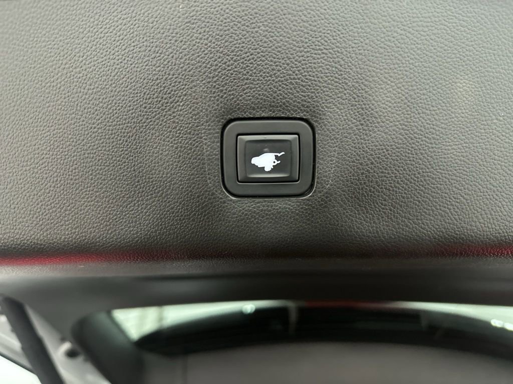 Used 2021 Chevrolet Traverse RS AWD/4WD image 43