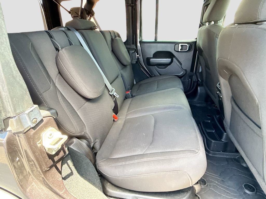 Used 2023 Jeep Wrangler Unlimited w/ Convenience Group AWD/4WD image 31