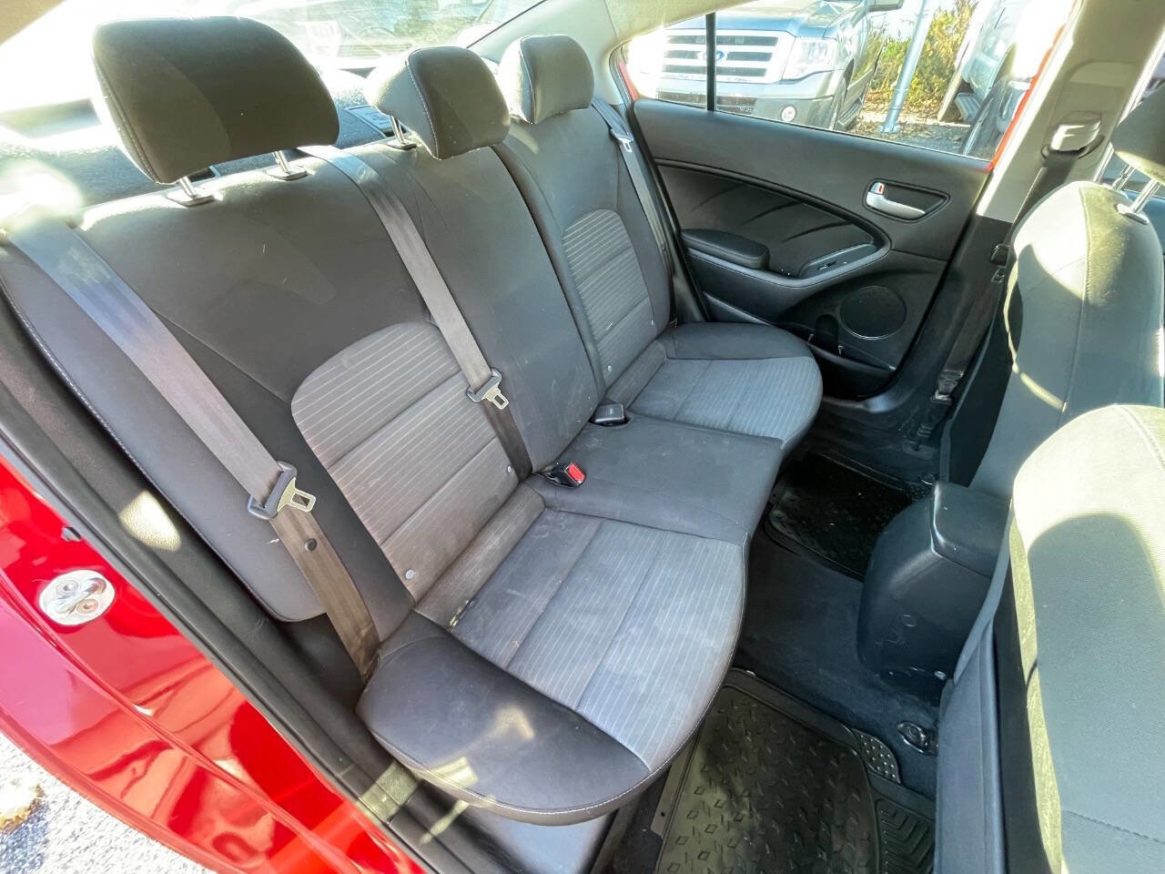 Used 2018 Kia Forte S image 28