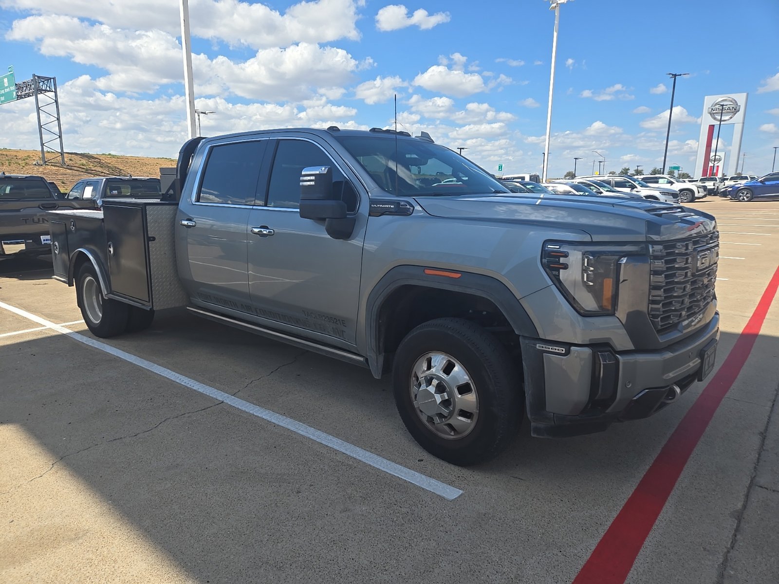 Used 2024 GMC Sierra 3500 Denali Ultimate AWD/4WD image 3