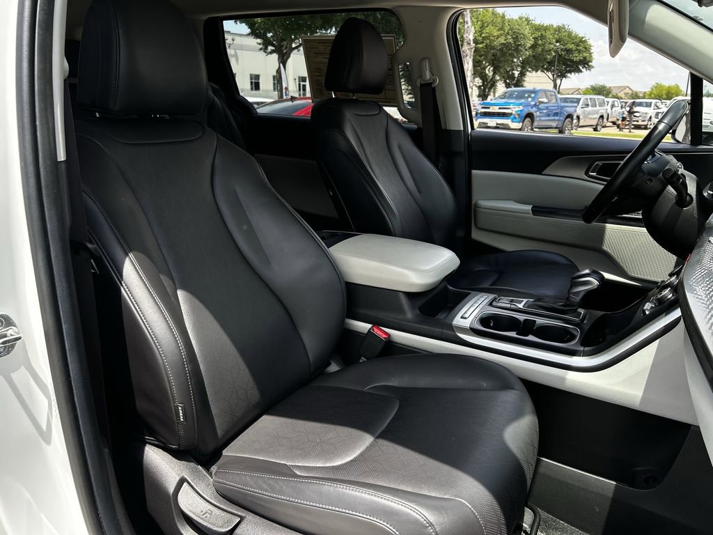 Used 2023 Kia Carnival LX FWD image 29