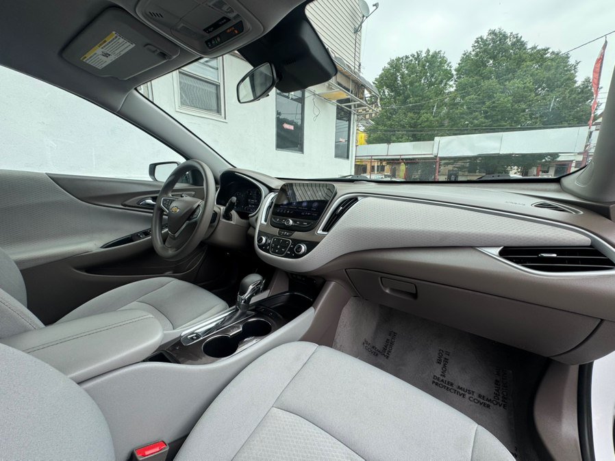 Used 2024 Chevrolet Malibu LT FWD image 30