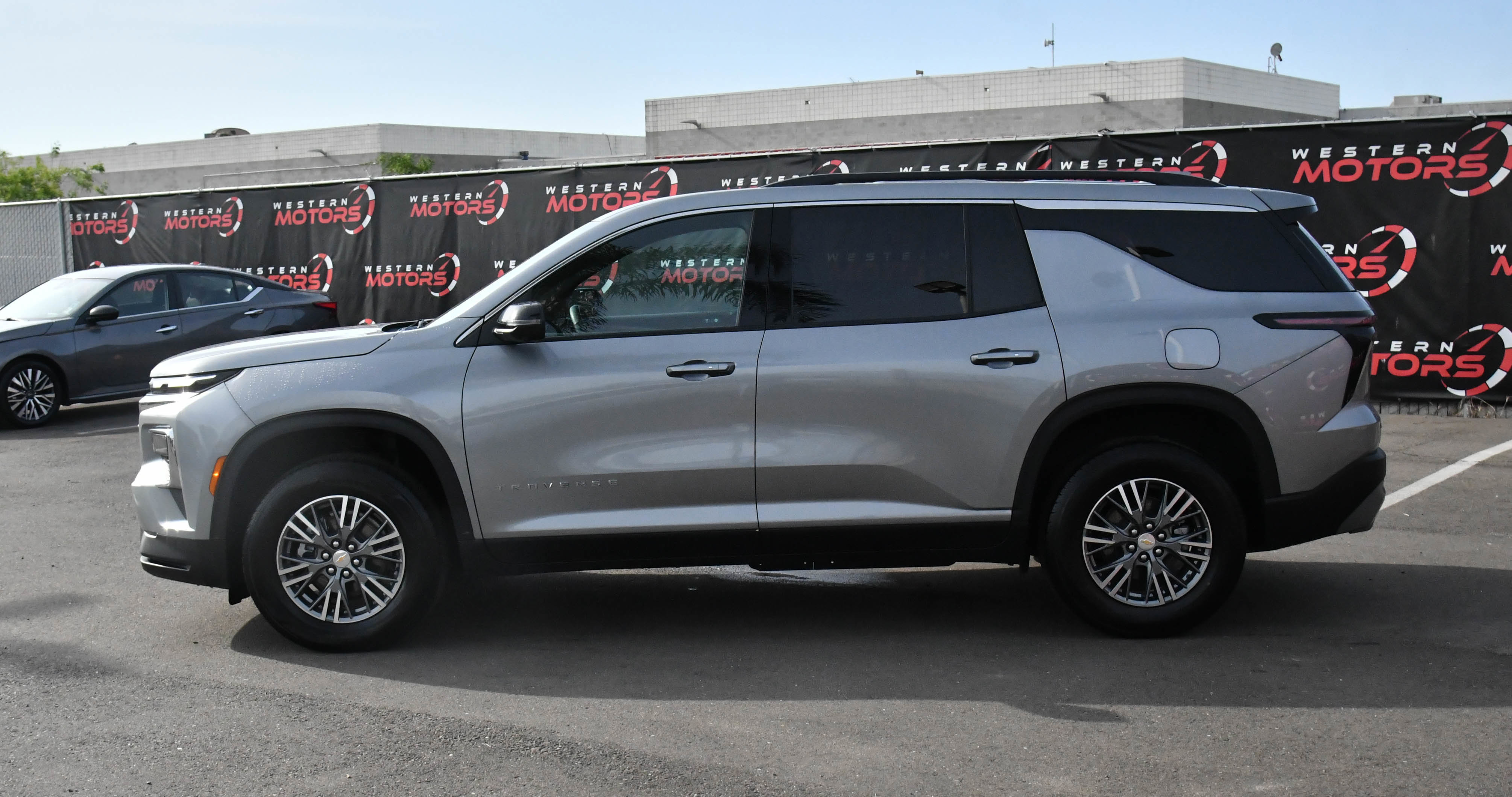 Used 2024 Chevrolet Traverse LT image 4