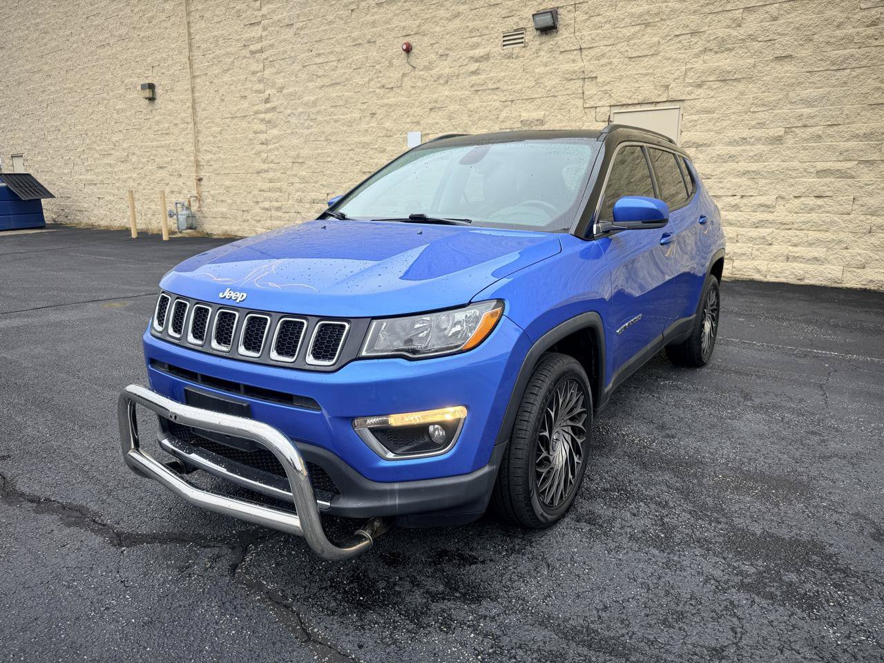 Used 2017 Jeep Compass Limited w/ Navigation Group AWD/4WD image 1