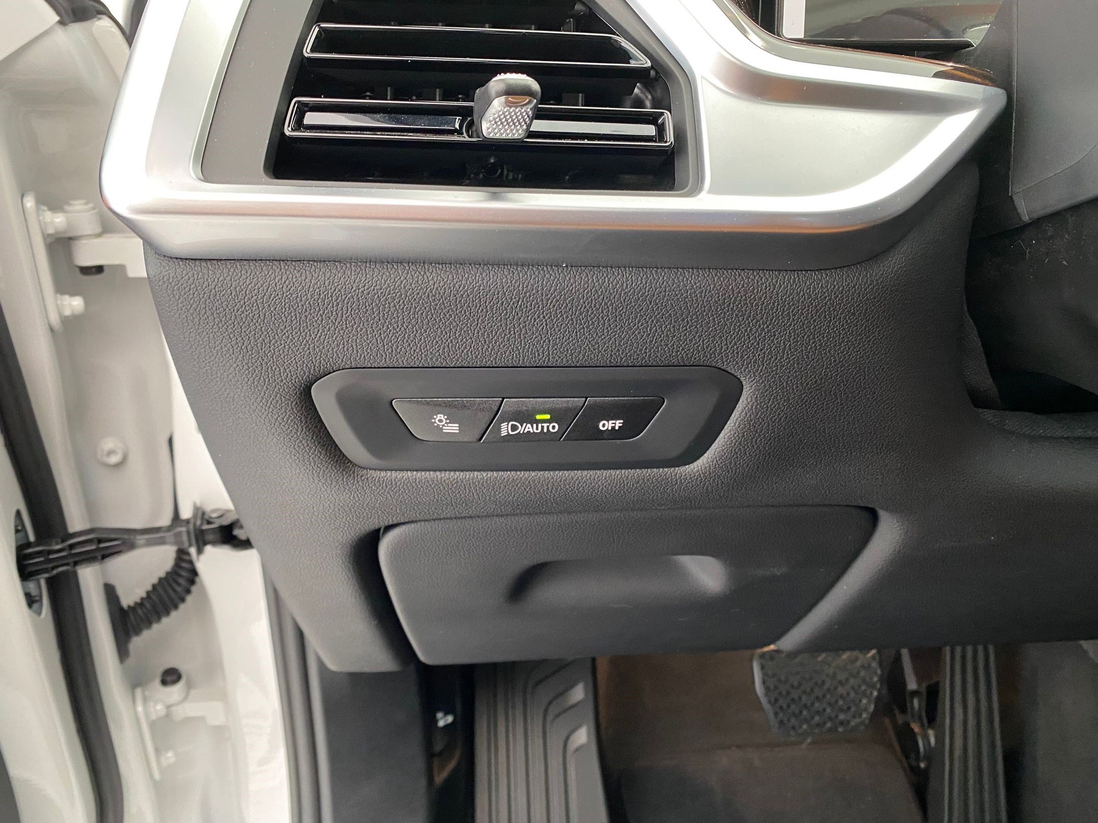 Used 2026 BMW X5 xDrive40i w/ Climate Comfort Package image 18