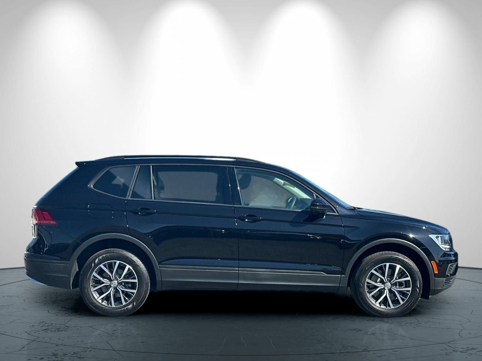 Used 2021 Volkswagen Tiguan S AWD/4WD image 3