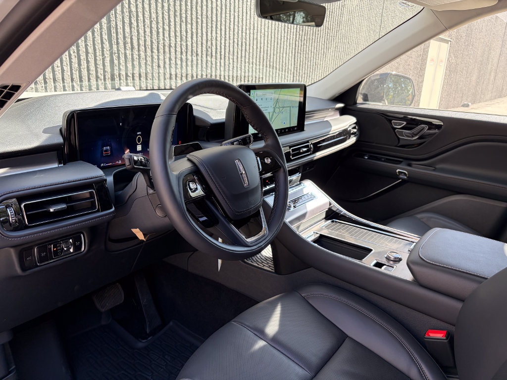 New 2027 Lincoln Aviator AWD w/ Jet Appearance Package image 10