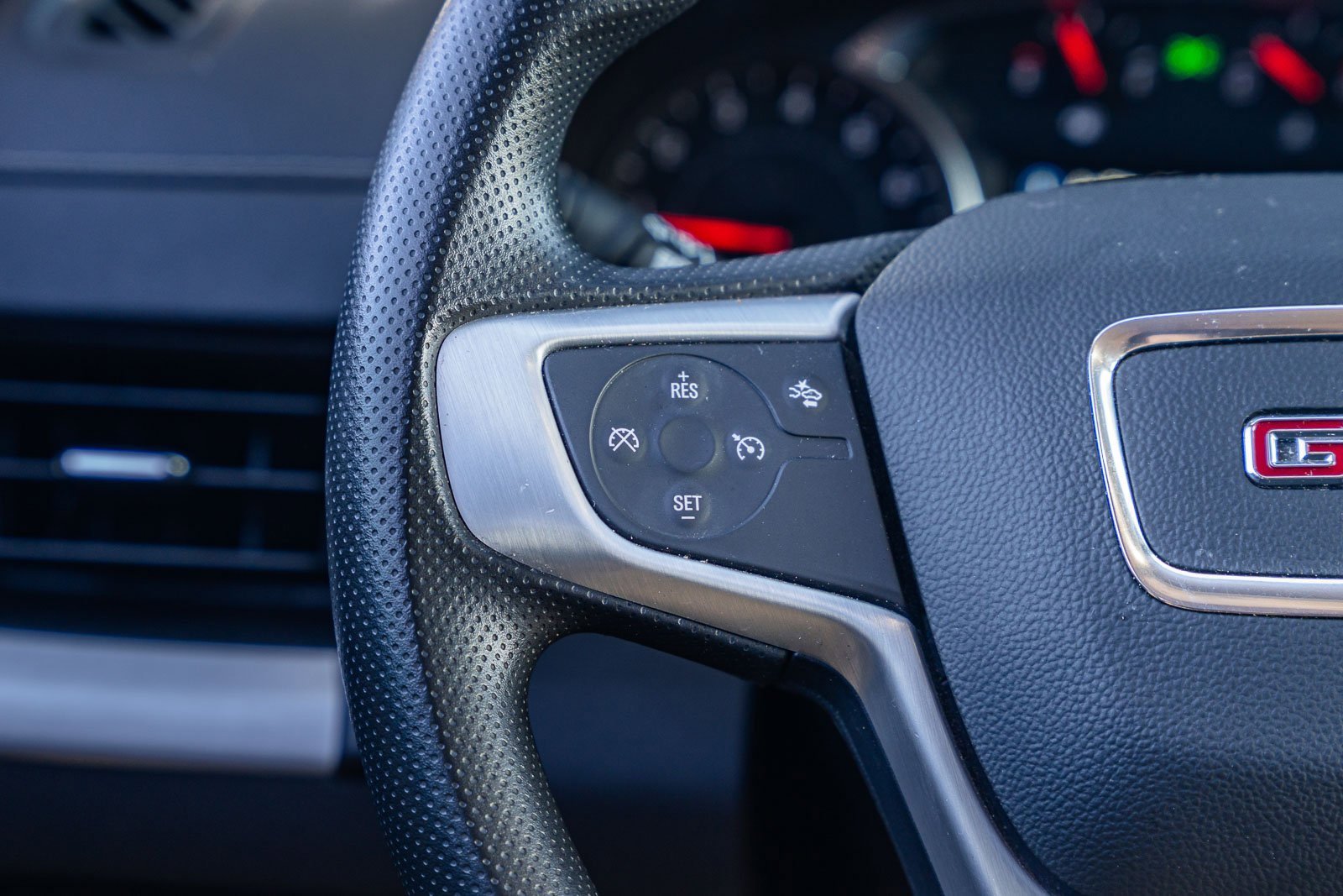 Used 2024 GMC Terrain SLE w/ Driver Convenience Package image 26