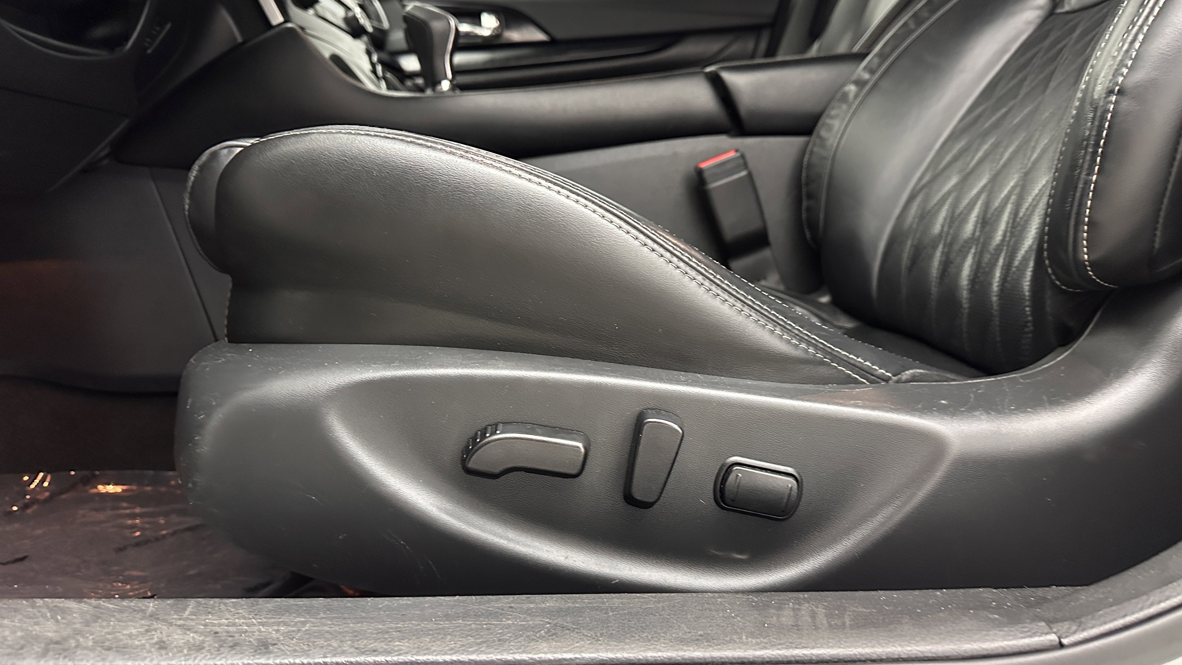 Used 2023 Nissan Maxima Platinum w/ Sport Mat Group FWD image 15