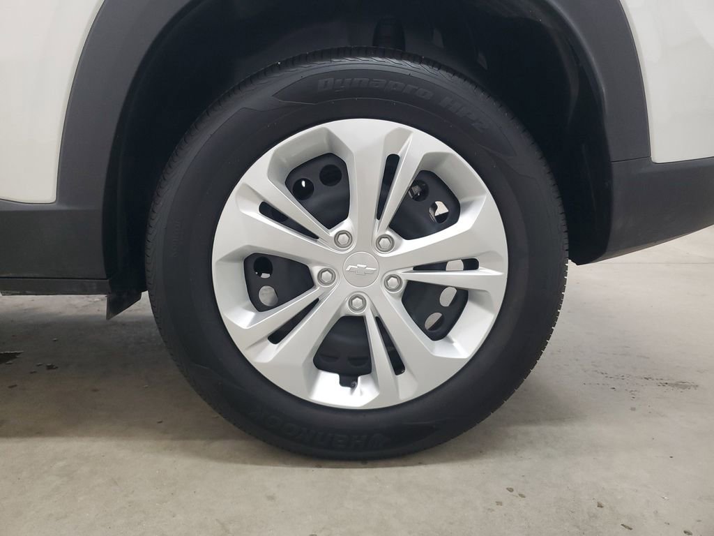 Used 2025 Chevrolet Trax LS w/ Driver Confidence Package image 10