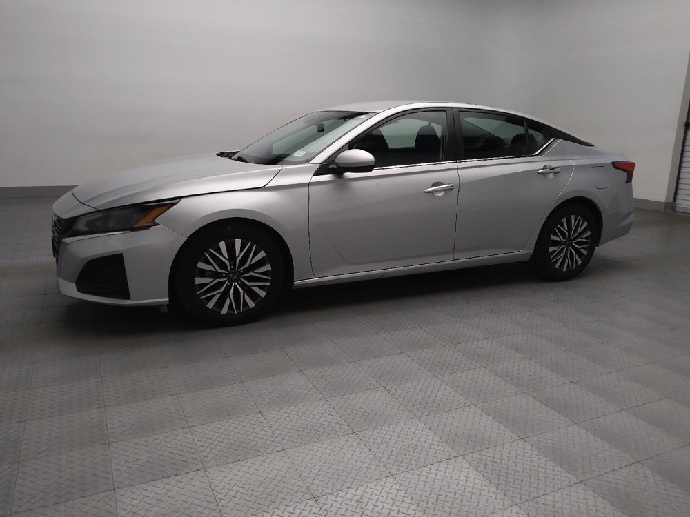 Used 2023 Nissan Altima 2.5 SV image 2