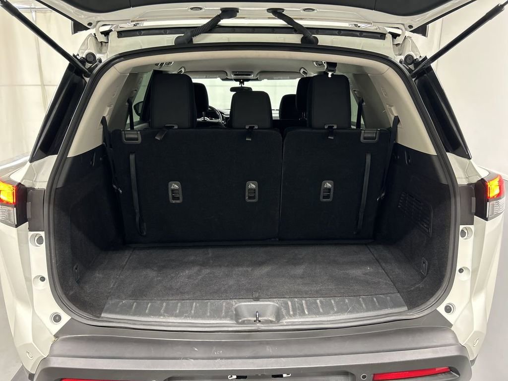 Used 2023 Nissan Pathfinder SV w/ Black Appearance Package image 22