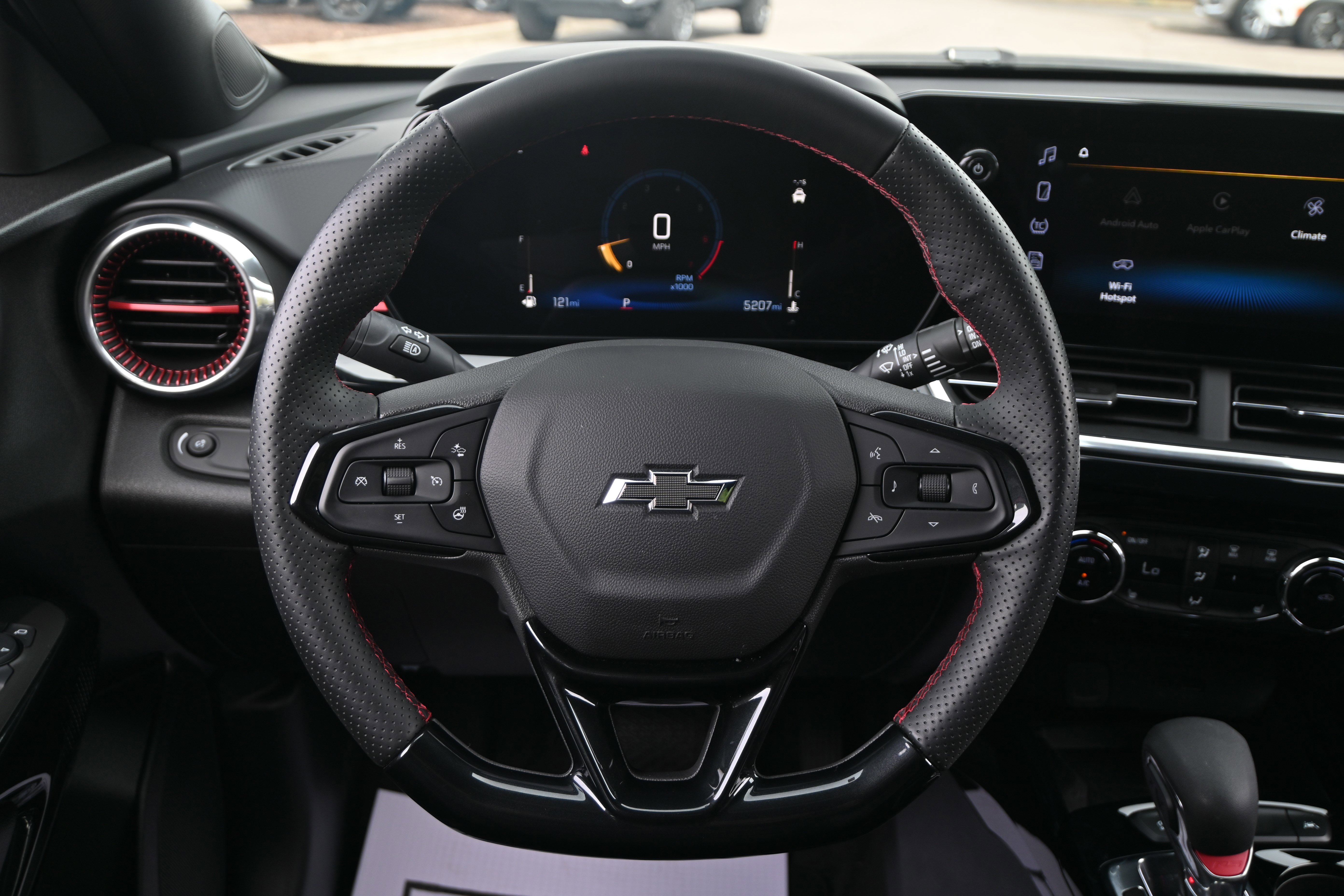 Used 2025 Chevrolet Trax RS w/ Sunroof Package image 19