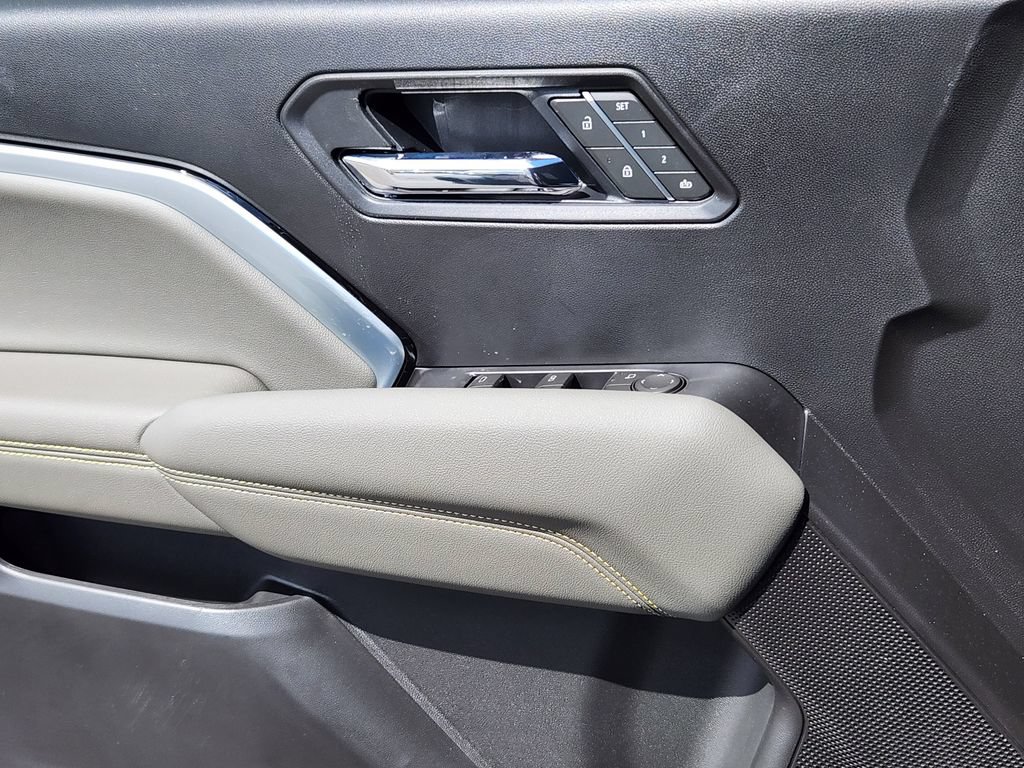 New 2026 Chevrolet Colorado ZR2 w/ Technology Package AWD/4WD image 7