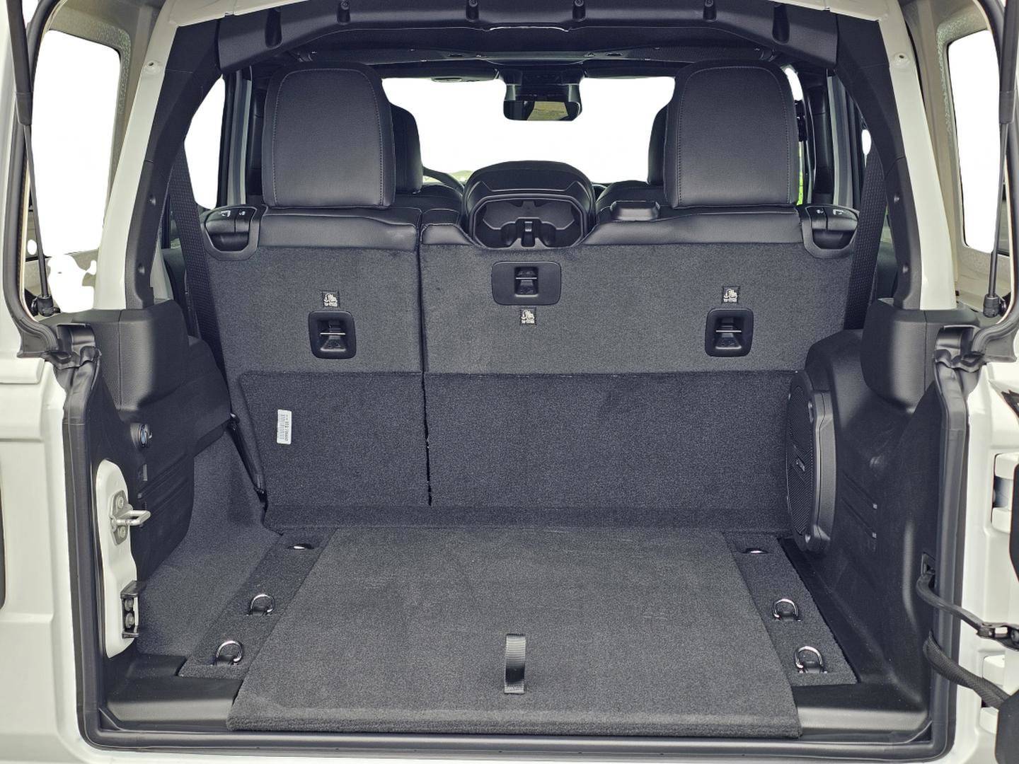 New 2026 Jeep Wrangler Unlimited Sahara AWD/4WD image 11