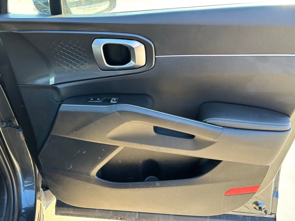 Used 2023 Kia Sorento LX image 15