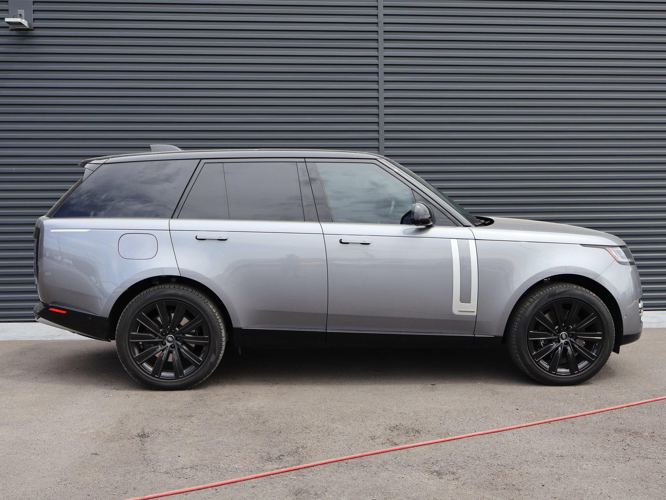 Used 2025 Land Rover Range Rover Autobiography AWD/4WD image 10