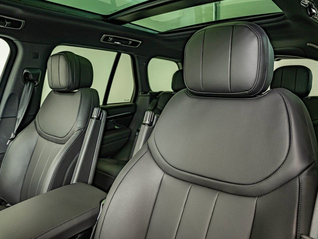 New 2026 Land Rover Range Rover SE image 31