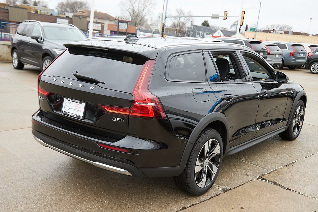 New 2026 Volvo V60 B5 Cross Country Plus w/ Climate Package image 9