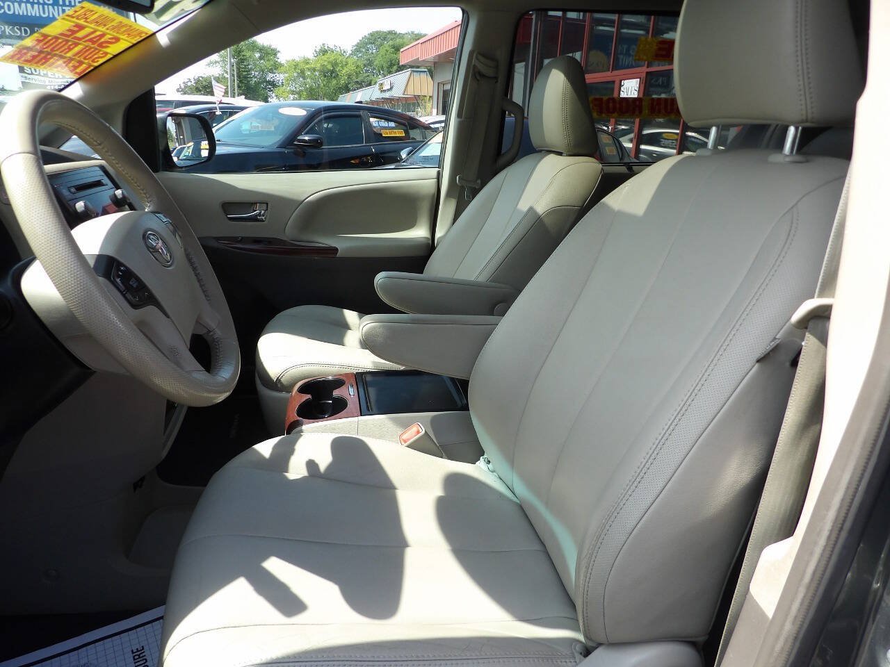 Used 2012 Toyota Sienna XLE FWD image 9
