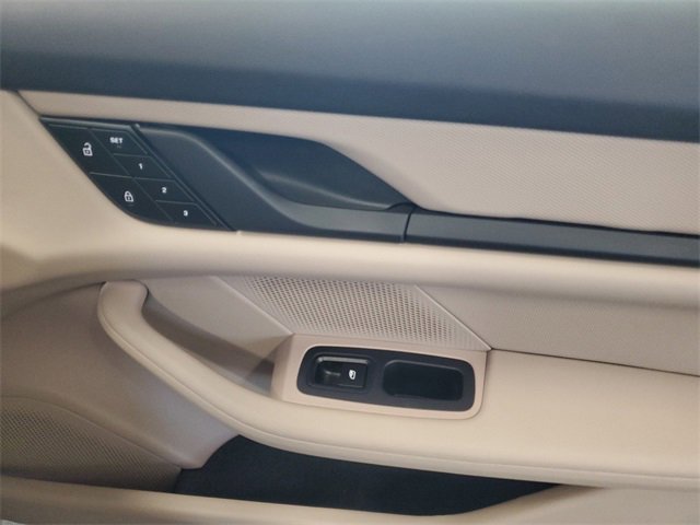 Used 2022 Porsche Taycan 4S image 31