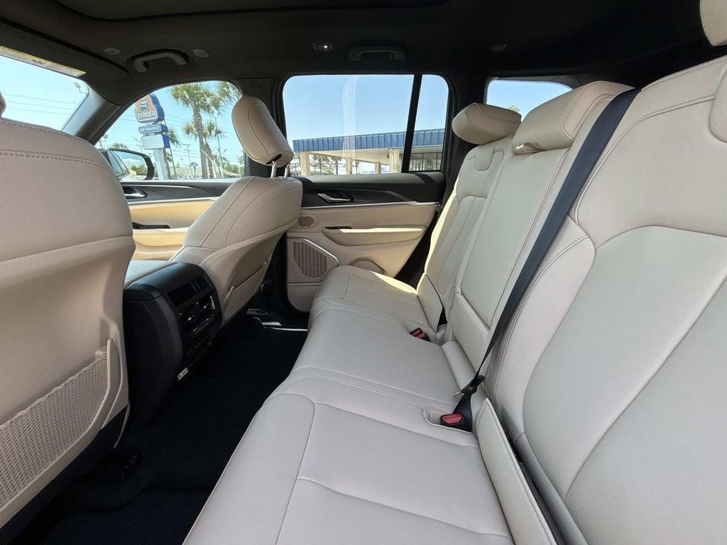 New 2026 Jeep Grand Cherokee Limited RWD image 12