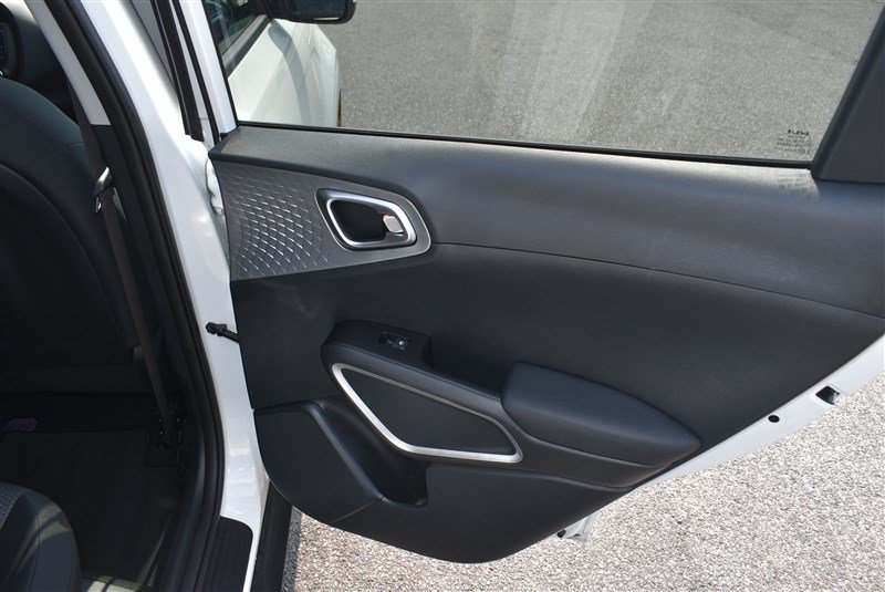 Used 2025 Kia Soul LX w/ LX Technology Package FWD image 22