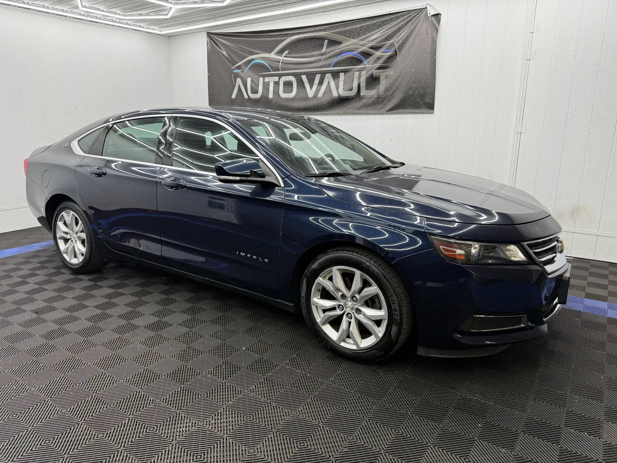 Used 2017 Chevrolet Impala LT FWD image 2