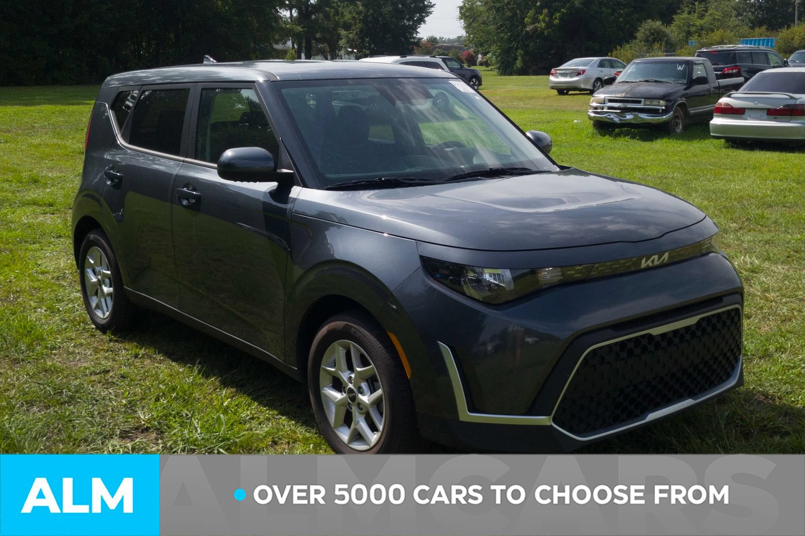 Used 2025 Kia Soul LX w/ LX Technology Package FWD image 2