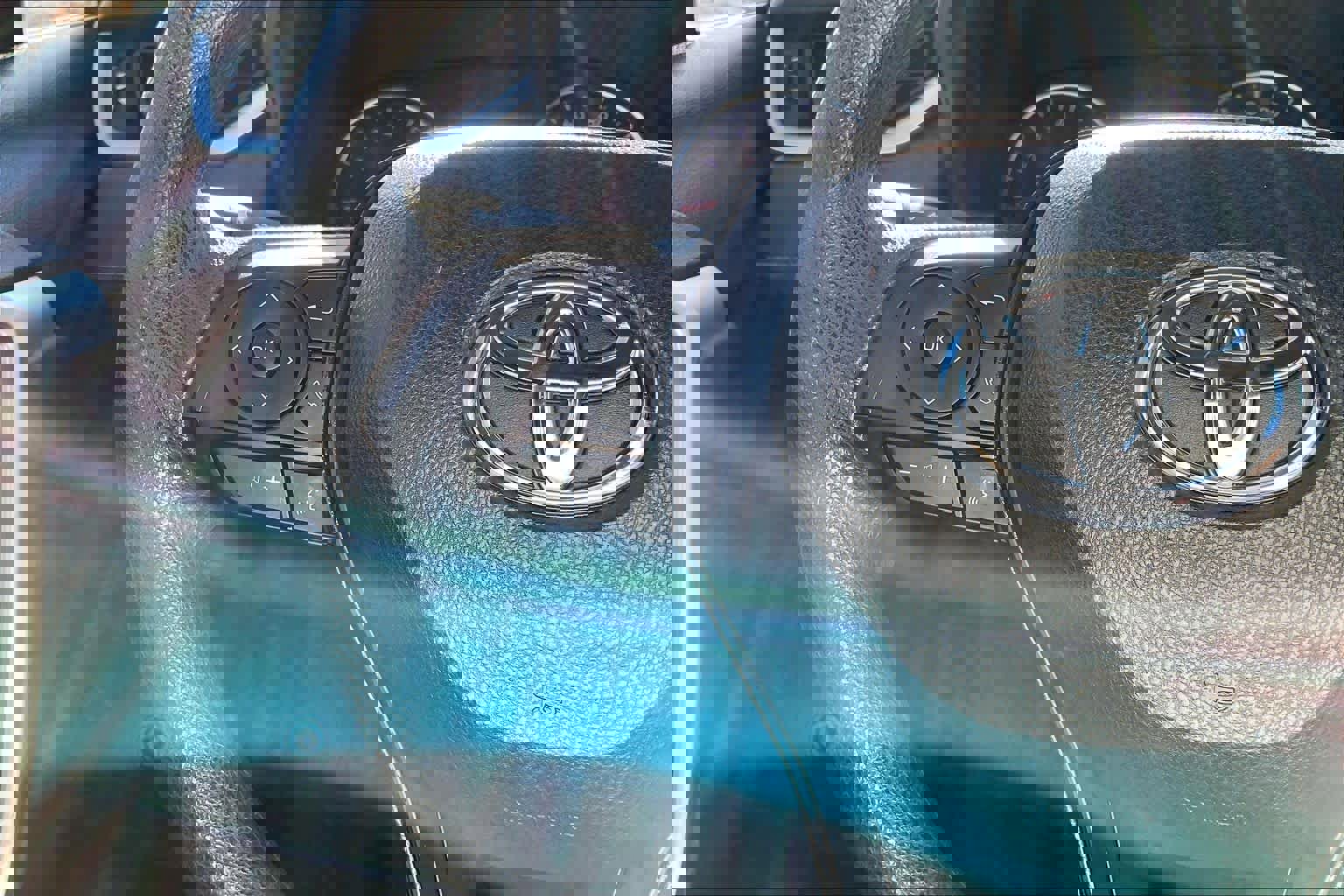 Used 2019 Toyota RAV4 LE w/ Carpet Mat Package image 19