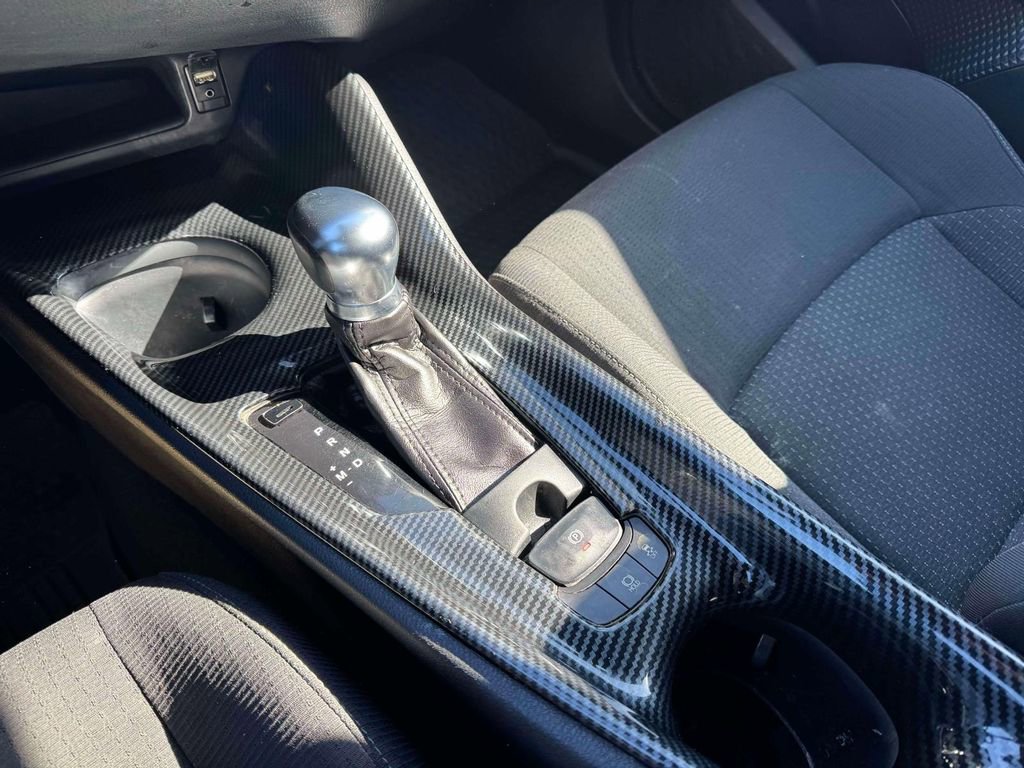 Used 2018 Toyota C-HR XLE image 28