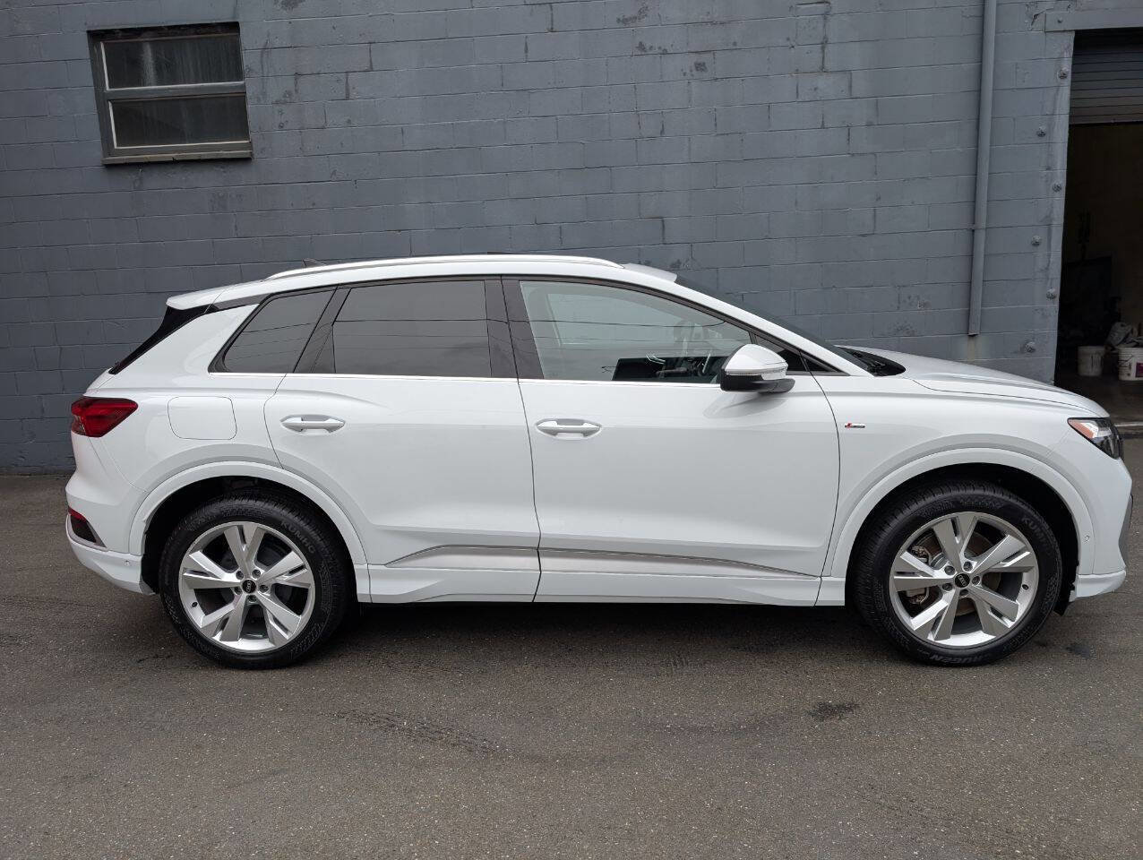 Used 2023 Audi Q4 e-tron Premium Plus w/ Premium Plus image 2