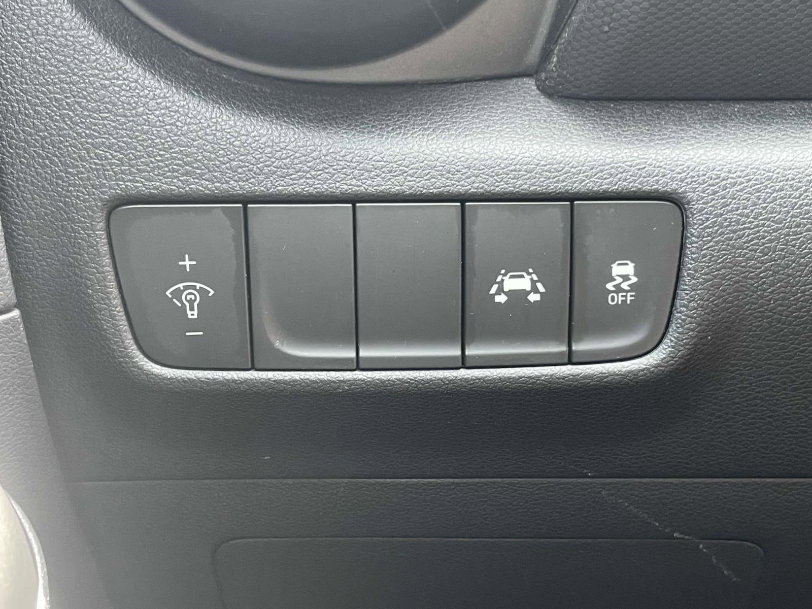 Used 2020 Hyundai Kona SE FWD image 16