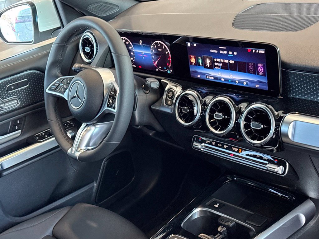 New 2026 Mercedes-Benz GLB 250 4MATIC image 30