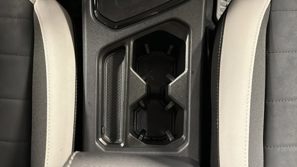 Certified 2025 Volkswagen Taos SE image 40