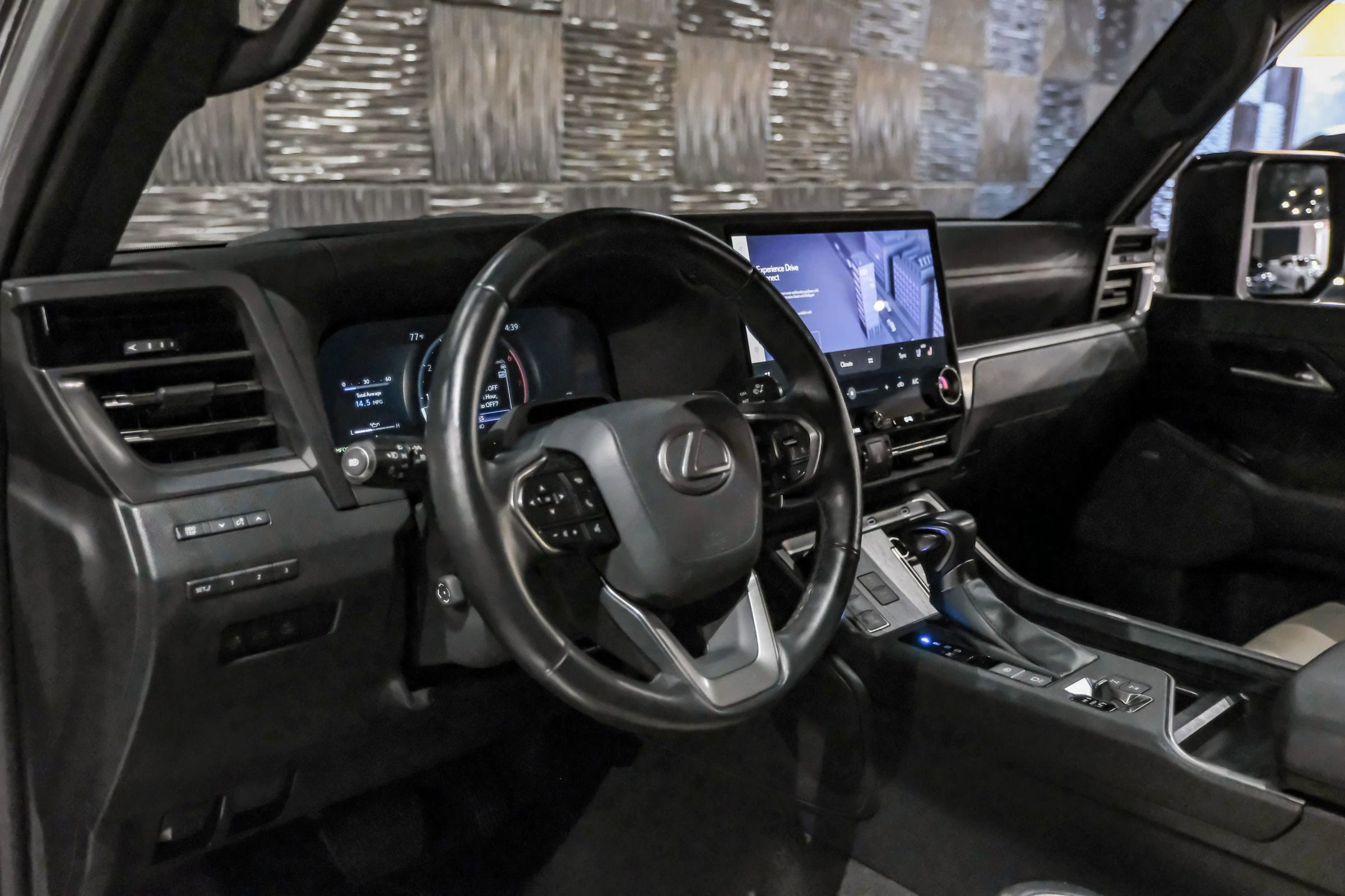 Used 2024 Lexus GX 550 AWD/4WD image 3