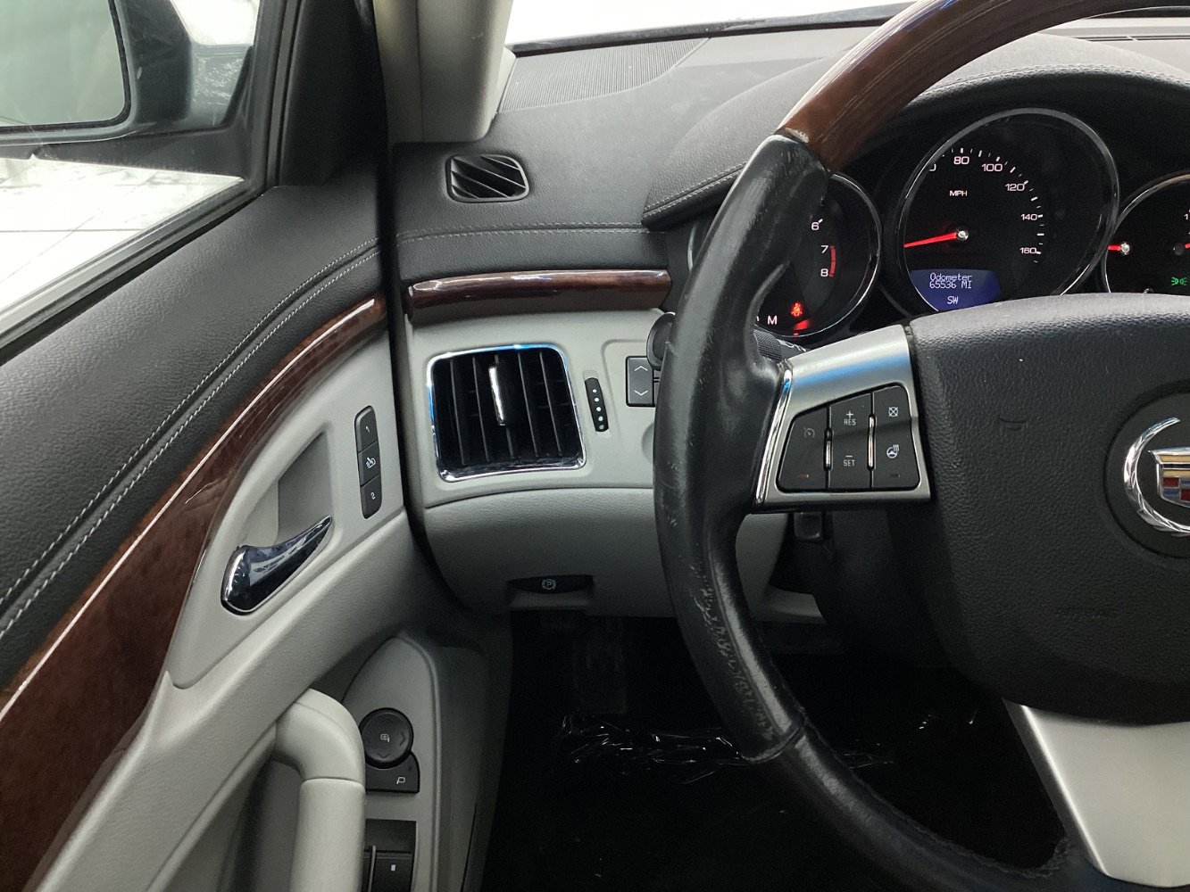 Used 2011 Cadillac CTS Premium image 31