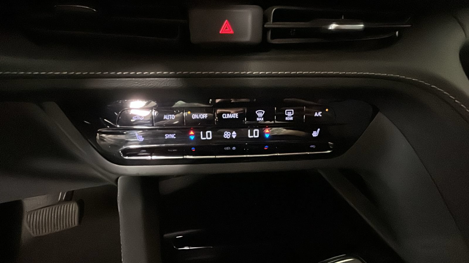 Used 2023 Buick Envision Essence AWD/4WD image 26