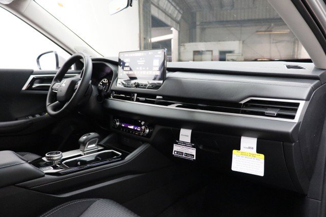 New 2026 Mitsubishi Outlander ES AWD/4WD image 17