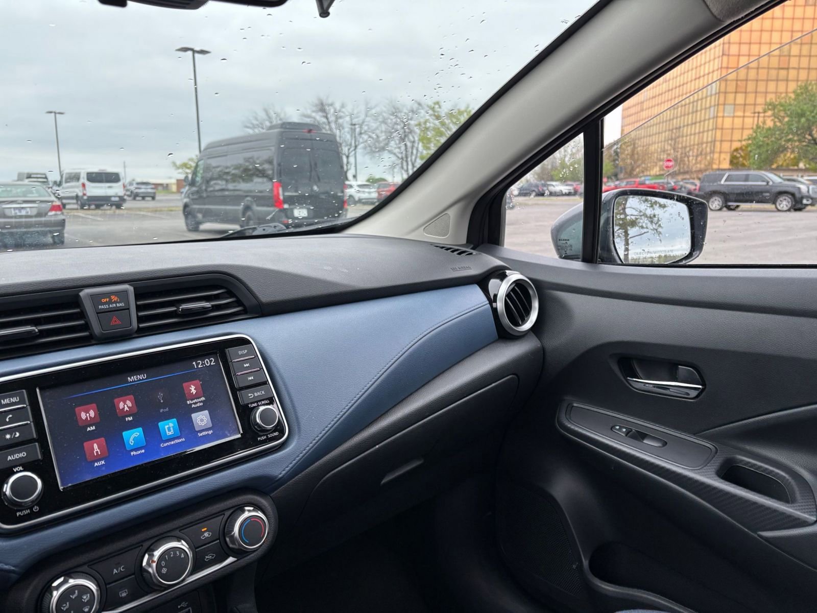 Used 2025 Nissan Versa SV FWD image 33